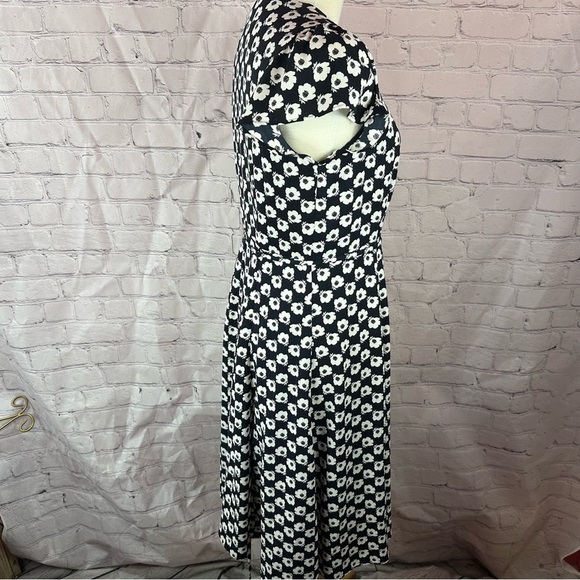 ann taylor navy White floral Wrap Midi Dress Flutter Cap Sleeves sz 6 - Picture 2 of 9